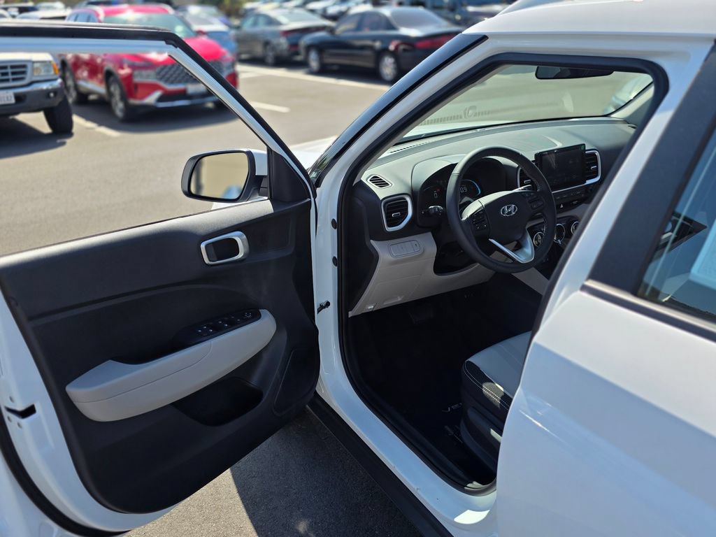 New 2026 Hyundai Venue SEL FWD image 30