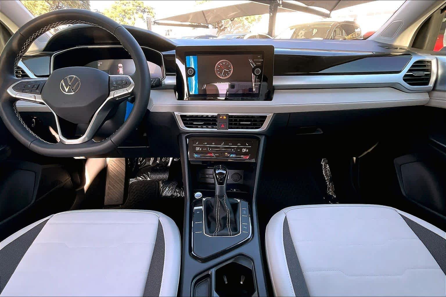 New 2026 Volkswagen Taos SE FWD image 5