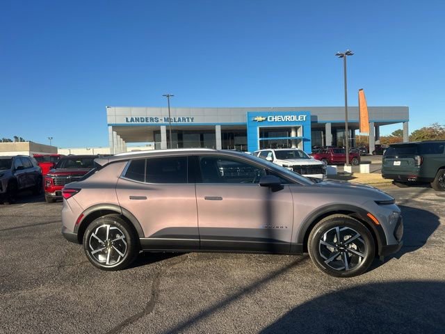 New 2026 Chevrolet Equinox EV LT image 2