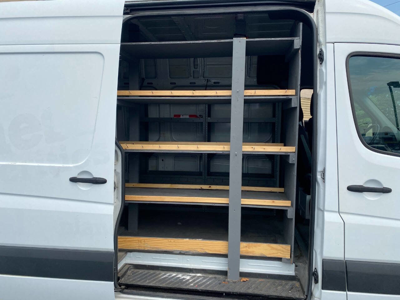 Used 2014 Freightliner Sprinter 2500 image 25