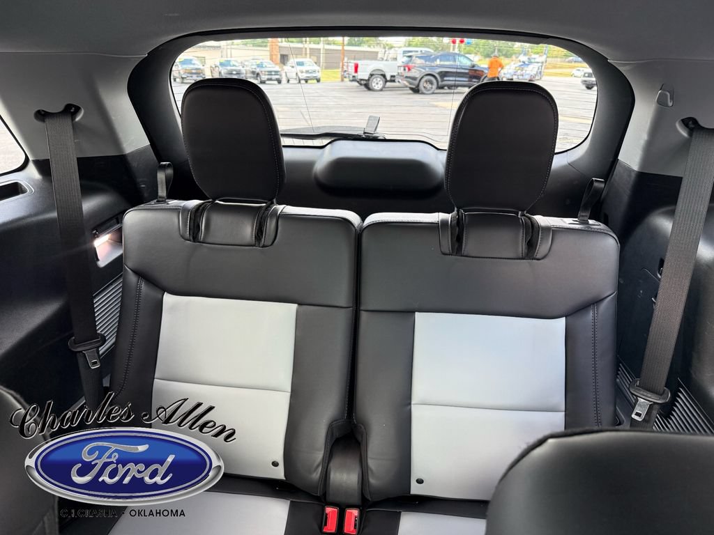 Used 2023 Ford Explorer XLT w/ Equipment Group 202A AWD/4WD image 17