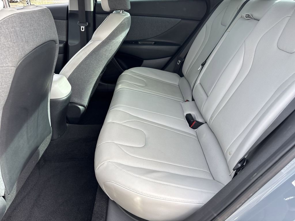 Used 2023 Hyundai Elantra Limited image 26