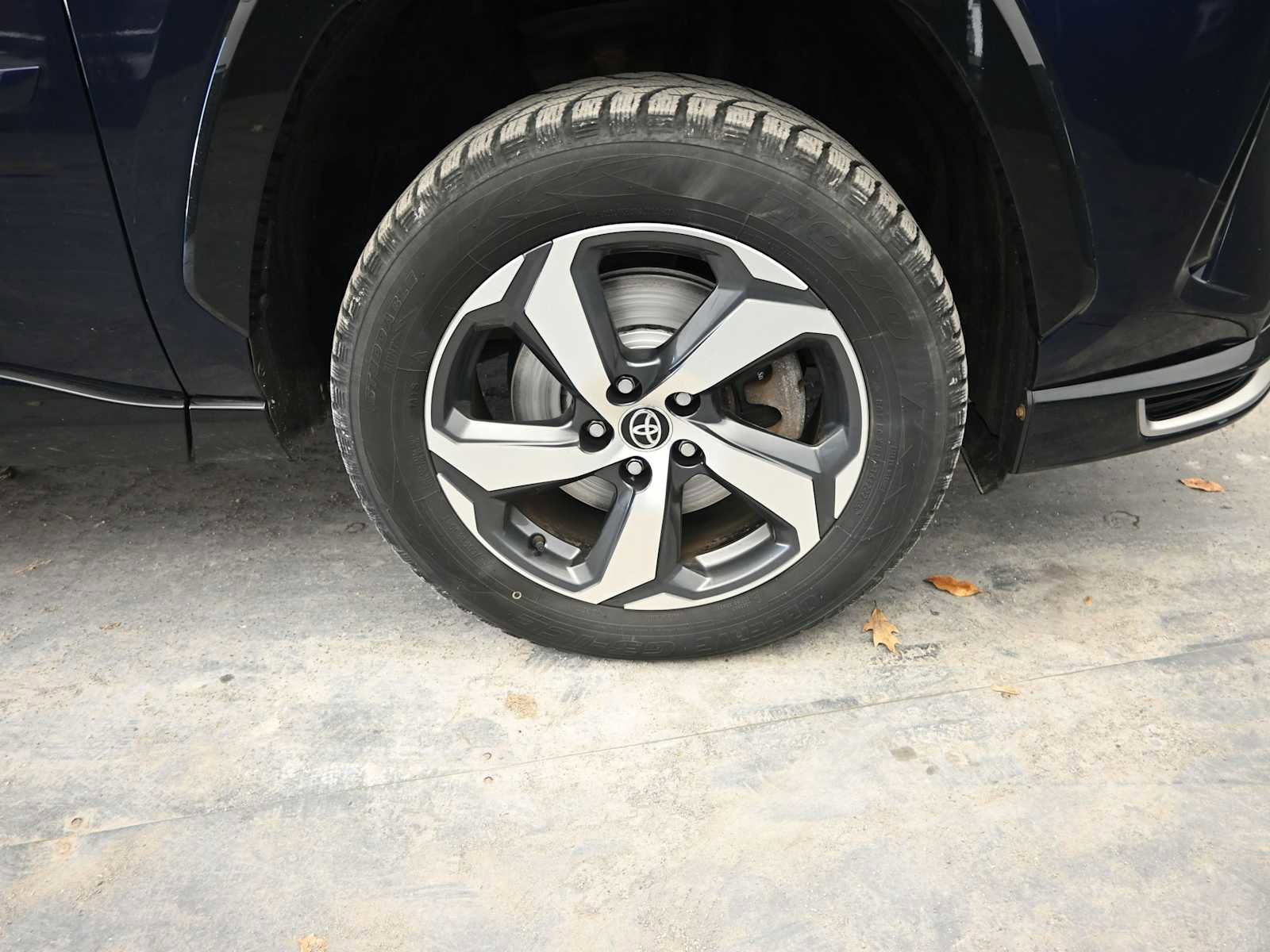 Used 2021 Toyota RAV4 SE w/ Weather & Moonroof Package image 28