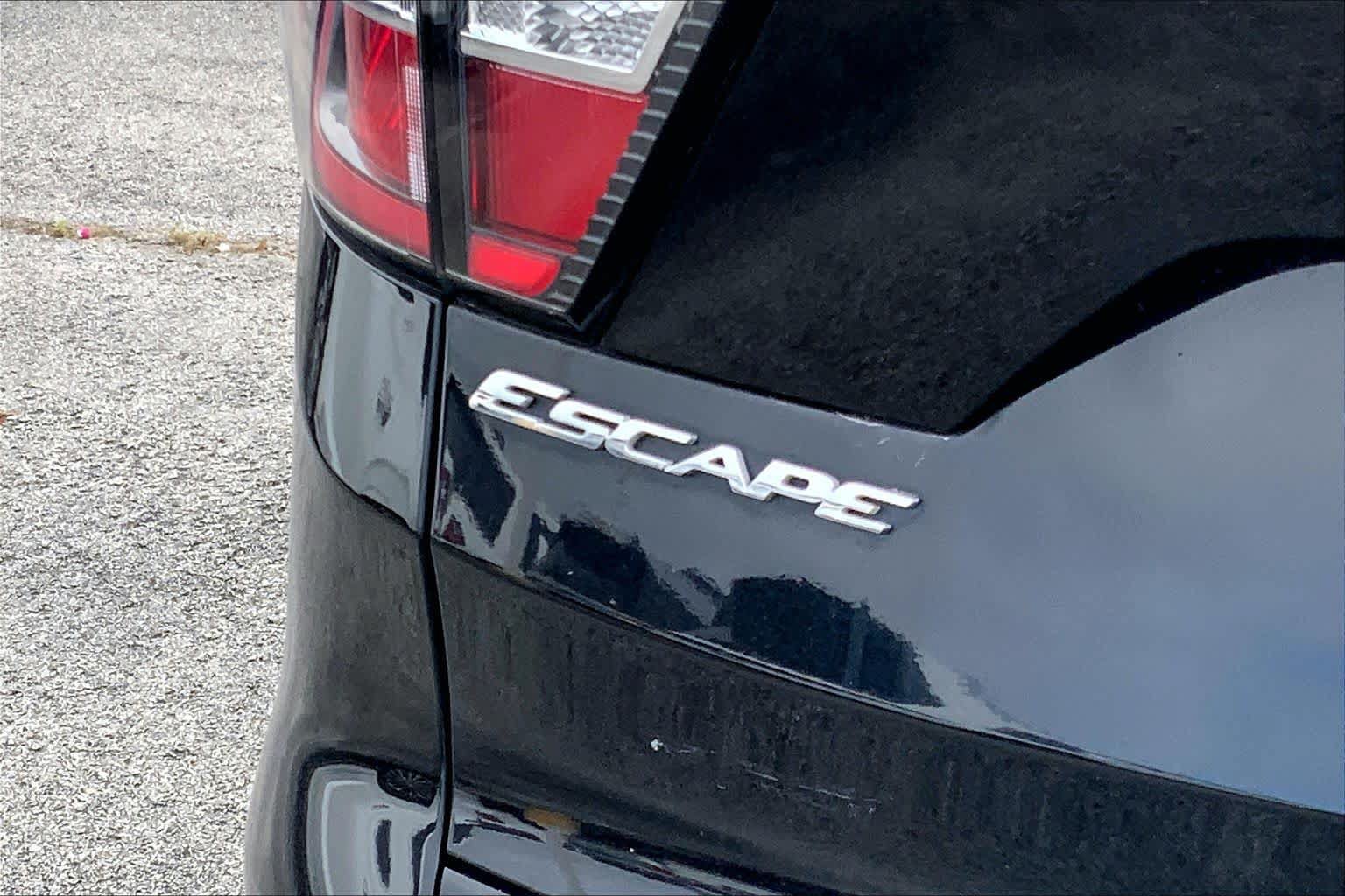 Certified 2018 Ford Escape SE w/ Ford Safe & Smart Package AWD/4WD image 27