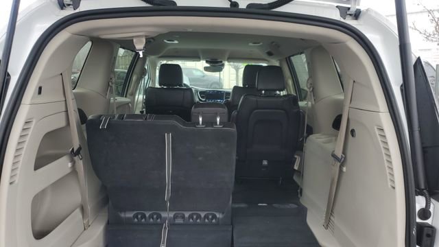 Certified 2024 Chrysler Pacifica Touring-L image 28