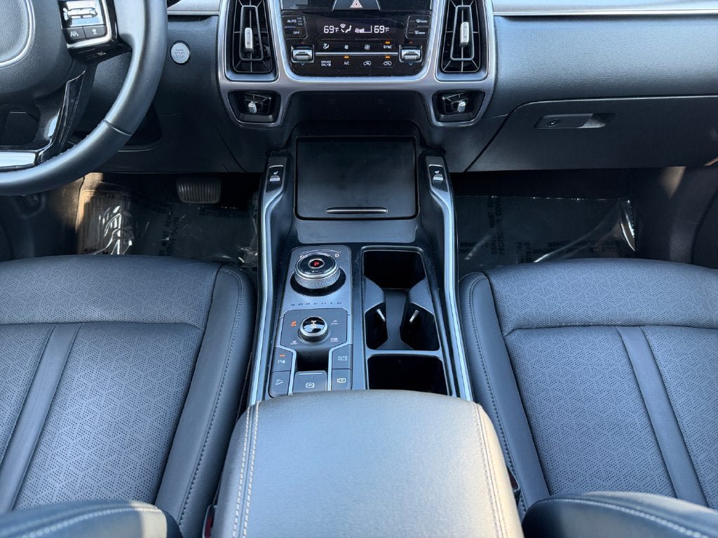 Used 2023 Kia Sorento EX AWD/4WD image 13