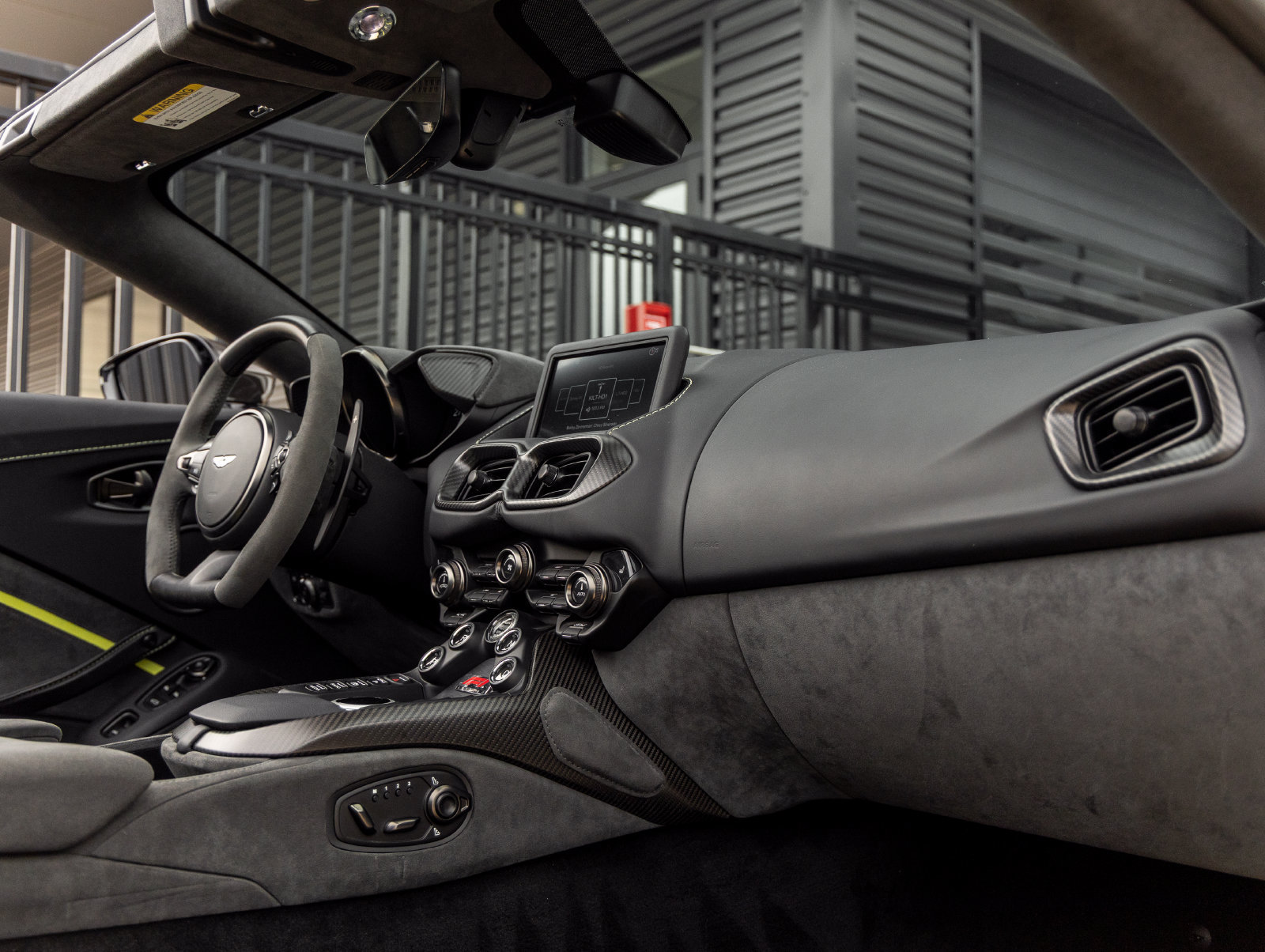 Used 2023 Aston Martin V8 Vantage Roadster RWD image 43