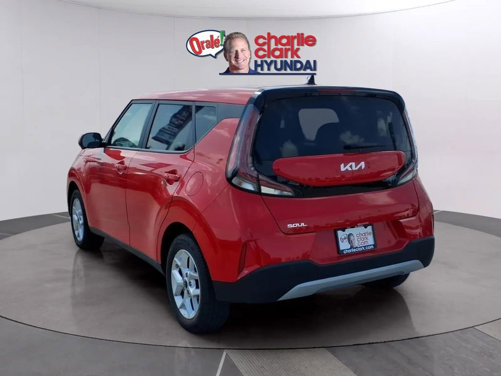Used 2025 Kia Soul LX w/ LX Technology Package FWD image 3