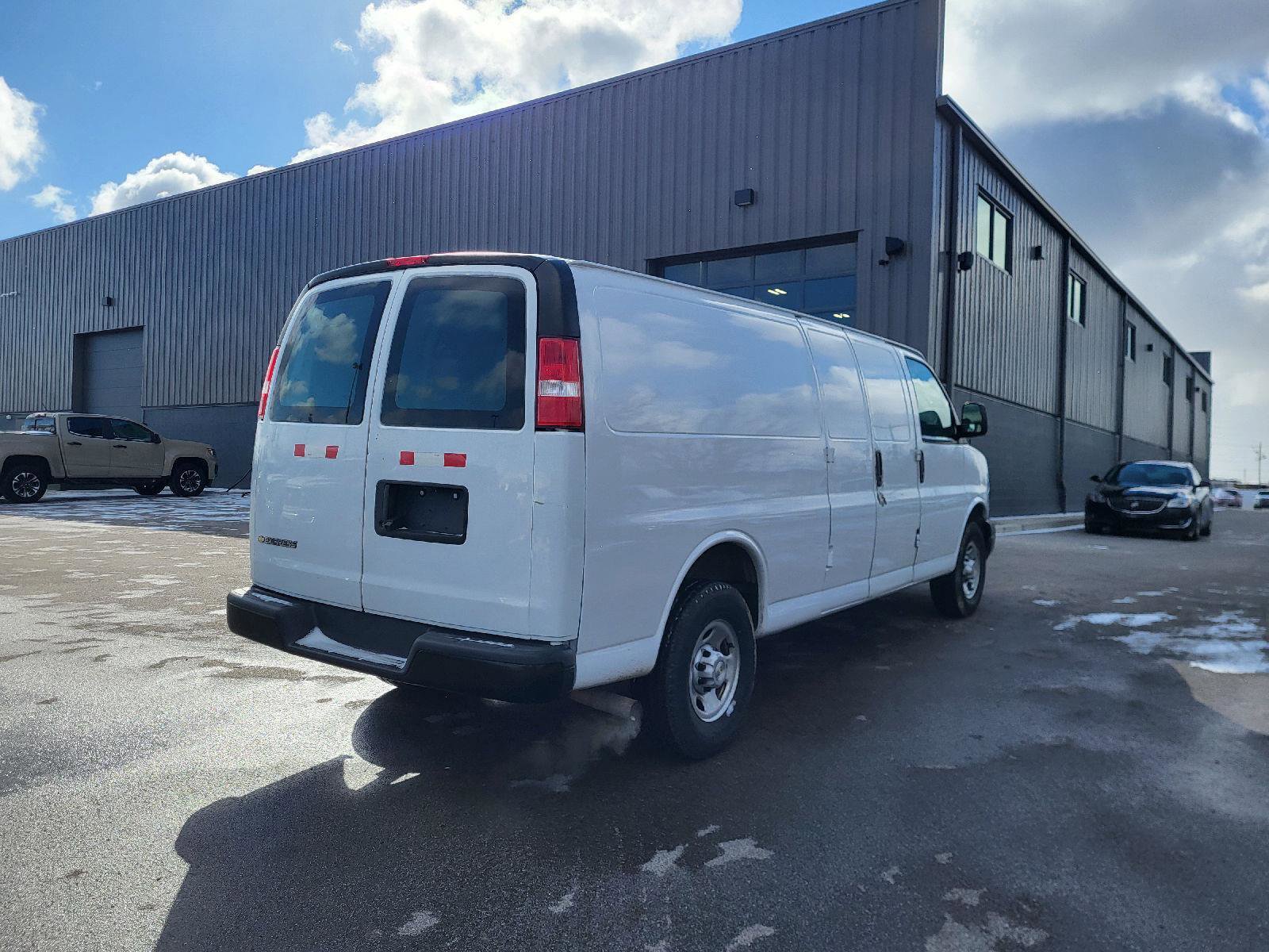 Used 2021 Chevrolet Express 2500 Extended image 3