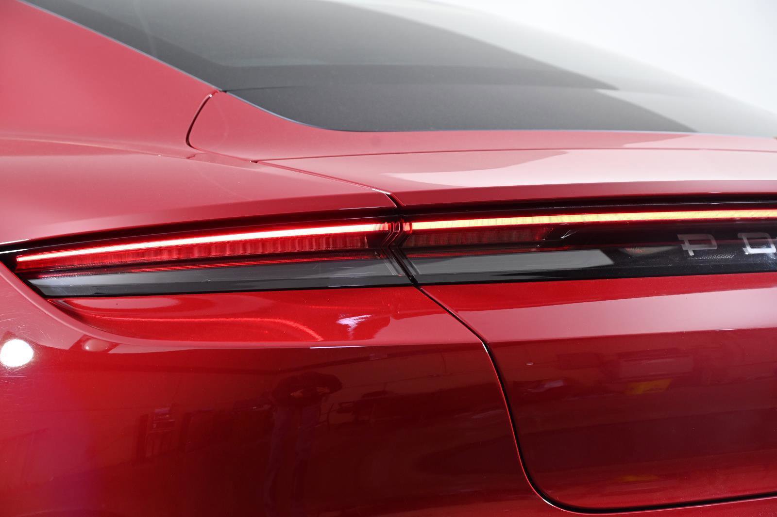 Used 2022 Porsche Taycan 4S image 8