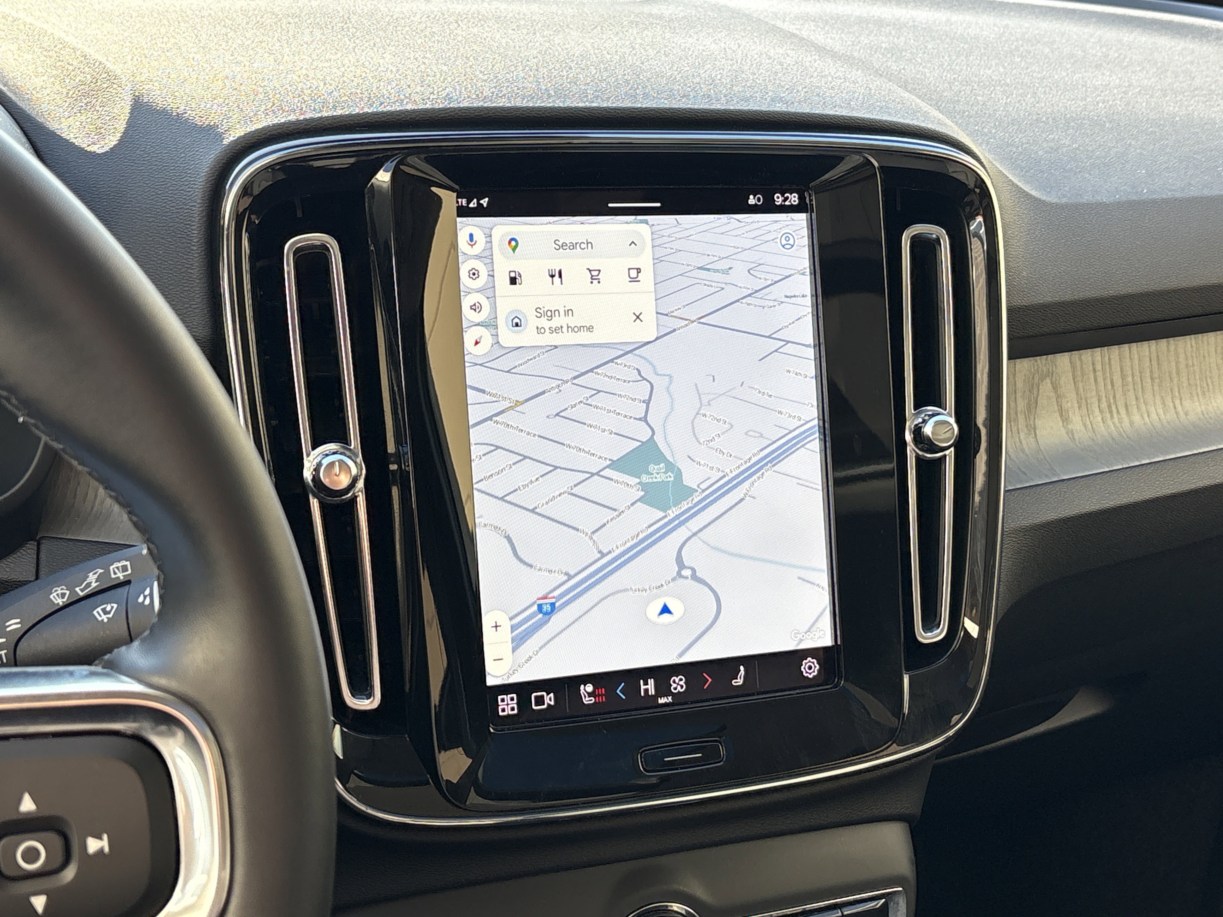 Used 2025 Volvo XC40 B5 Core image 24