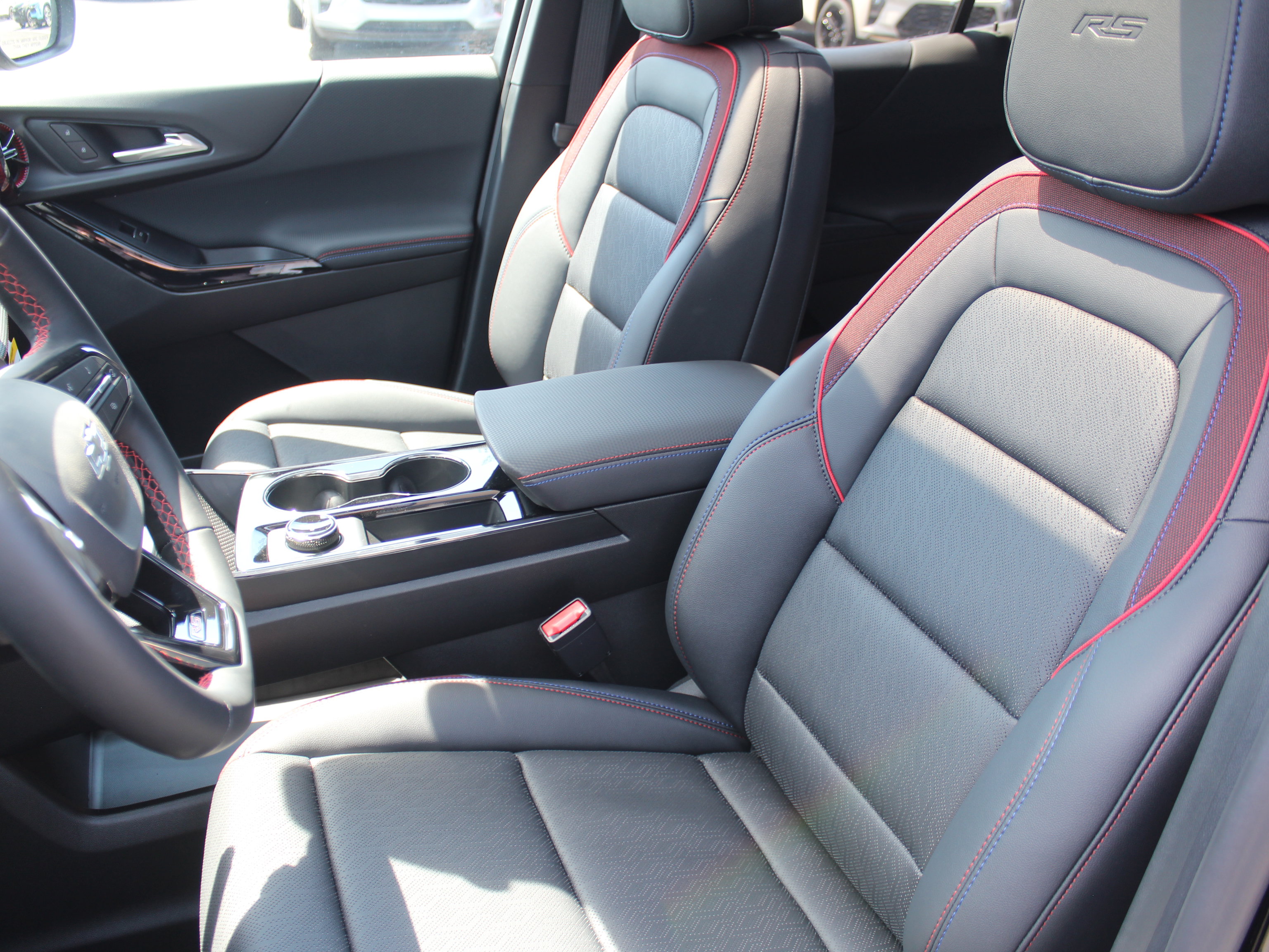 New 2026 Chevrolet Equinox RS w/ Convenience Package III AWD/4WD image 9