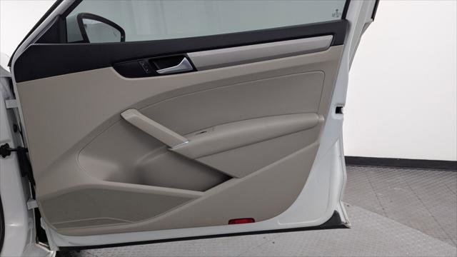 Used 2021 Volkswagen Passat 2.0T SE image 22