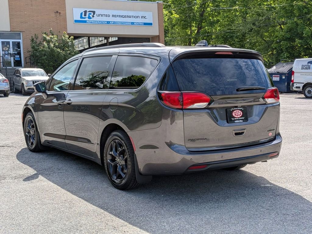 Used 2020 Chrysler Pacifica Limited w/ Advanced Safetytec Group FWD image 9