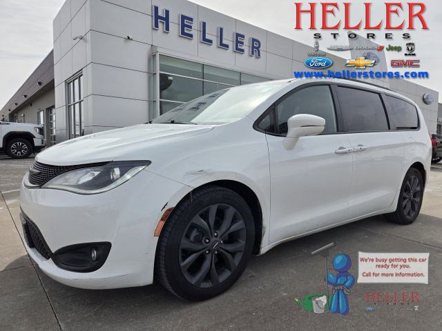 Used 2018 Chrysler Pacifica Limited w/ S Appearance Package image 1
