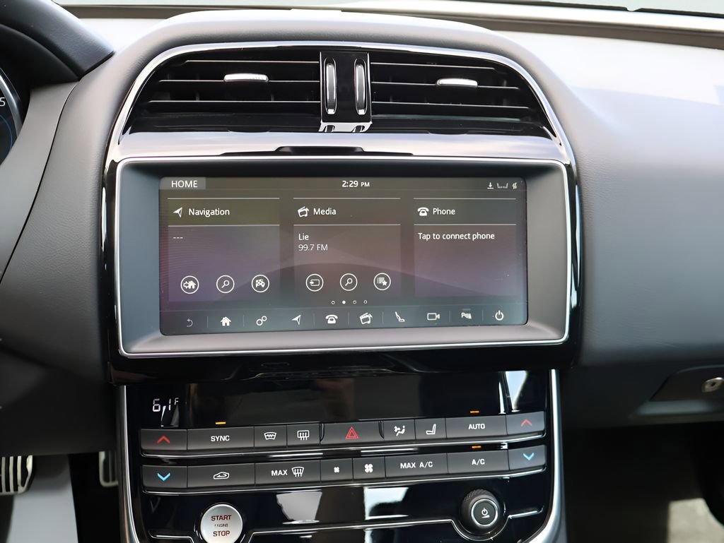 Used 2019 Jaguar XE Premium image 23