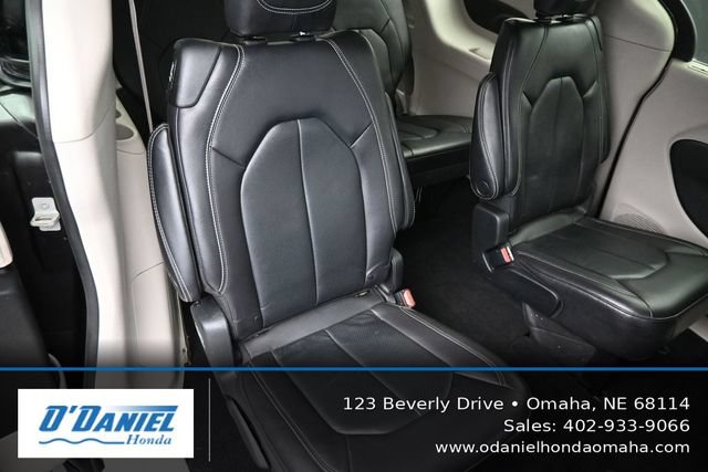Used 2022 Chrysler Pacifica Touring-L FWD image 44