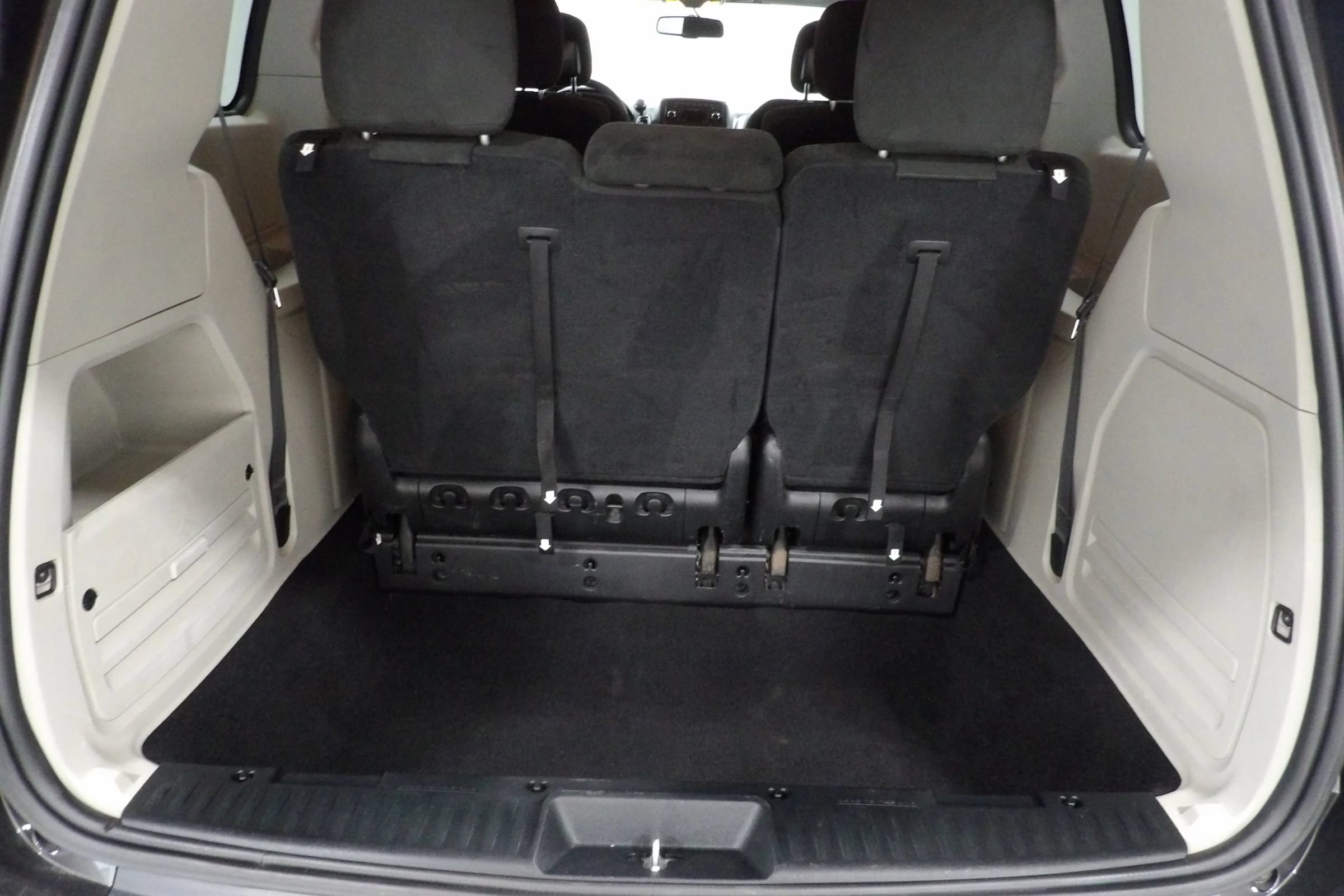 Used 2015 Dodge Grand Caravan American Value Package w/ UConnect Hands-Free Group FWD image 7