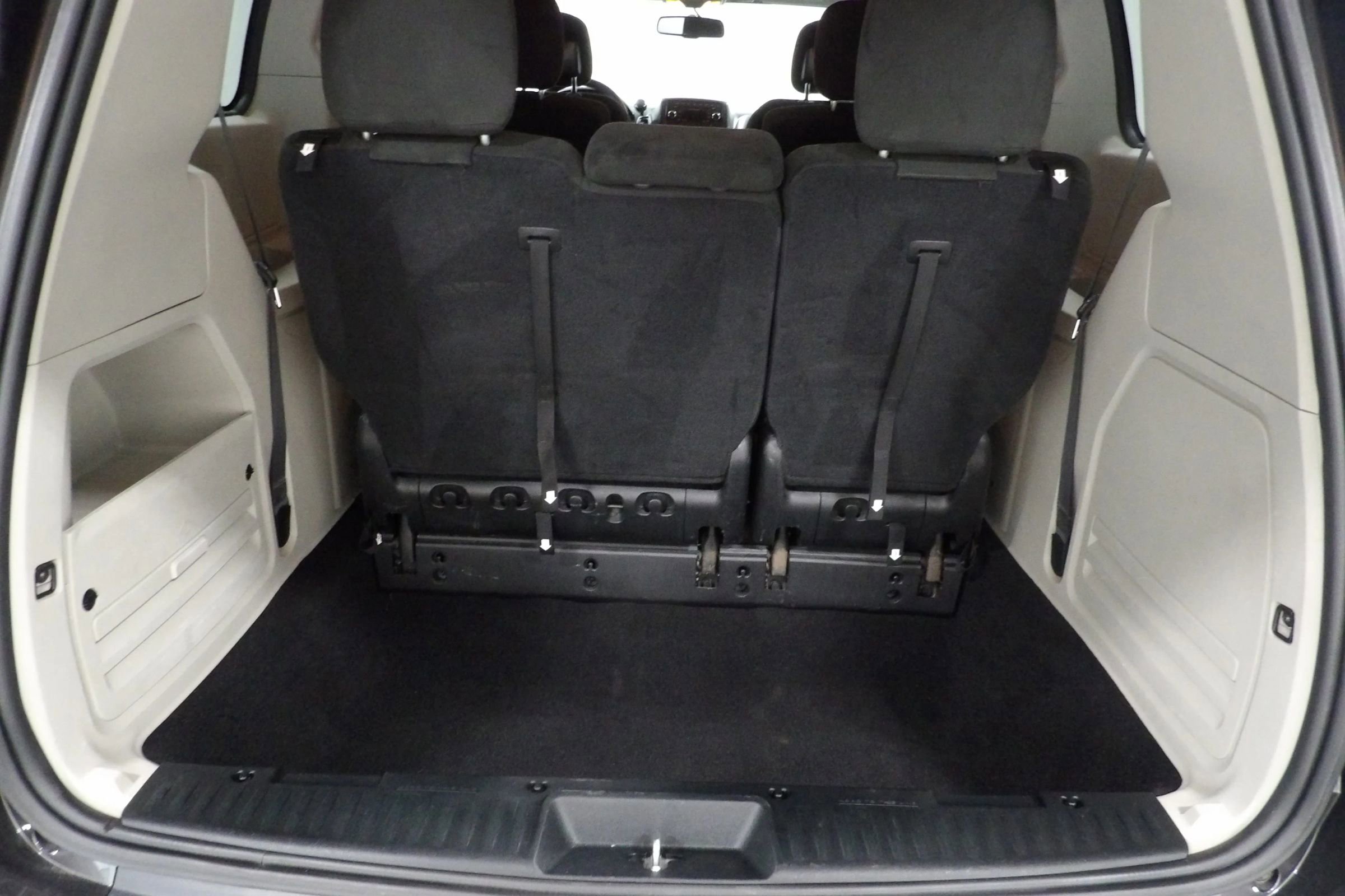 Used 2015 Dodge Grand Caravan American Value Package w/ UConnect Hands-Free Group FWD image 7