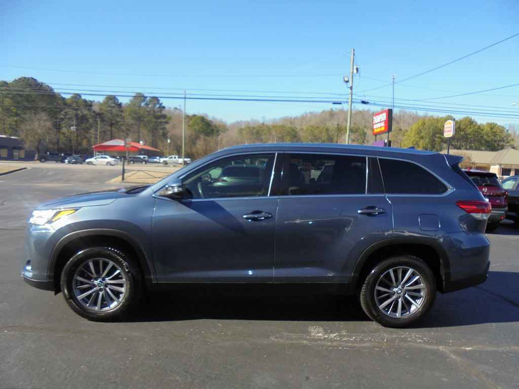 Used 2019 Toyota Highlander XLE image 1