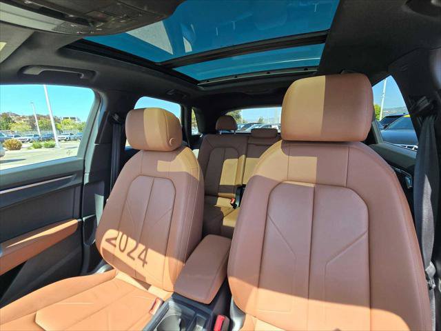 Used 2024 Audi Q3 2.0T Premium w/ Convenience Package AWD/4WD image 21