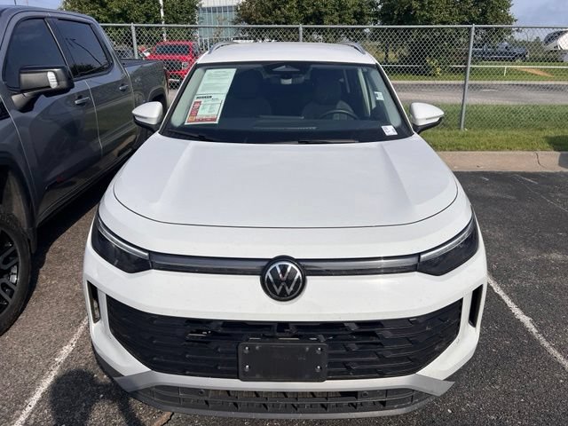 Used 2026 Volkswagen Tiguan SE AWD/4WD image 2