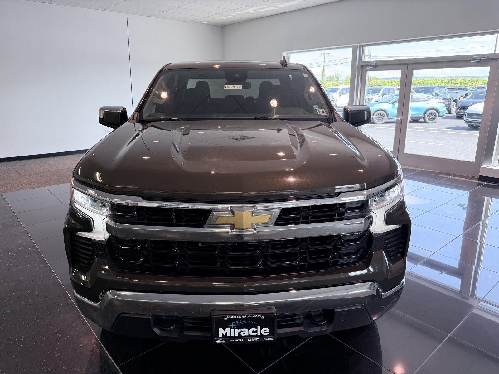 Used 2023 Chevrolet Silverado 1500 LT AWD/4WD image 17