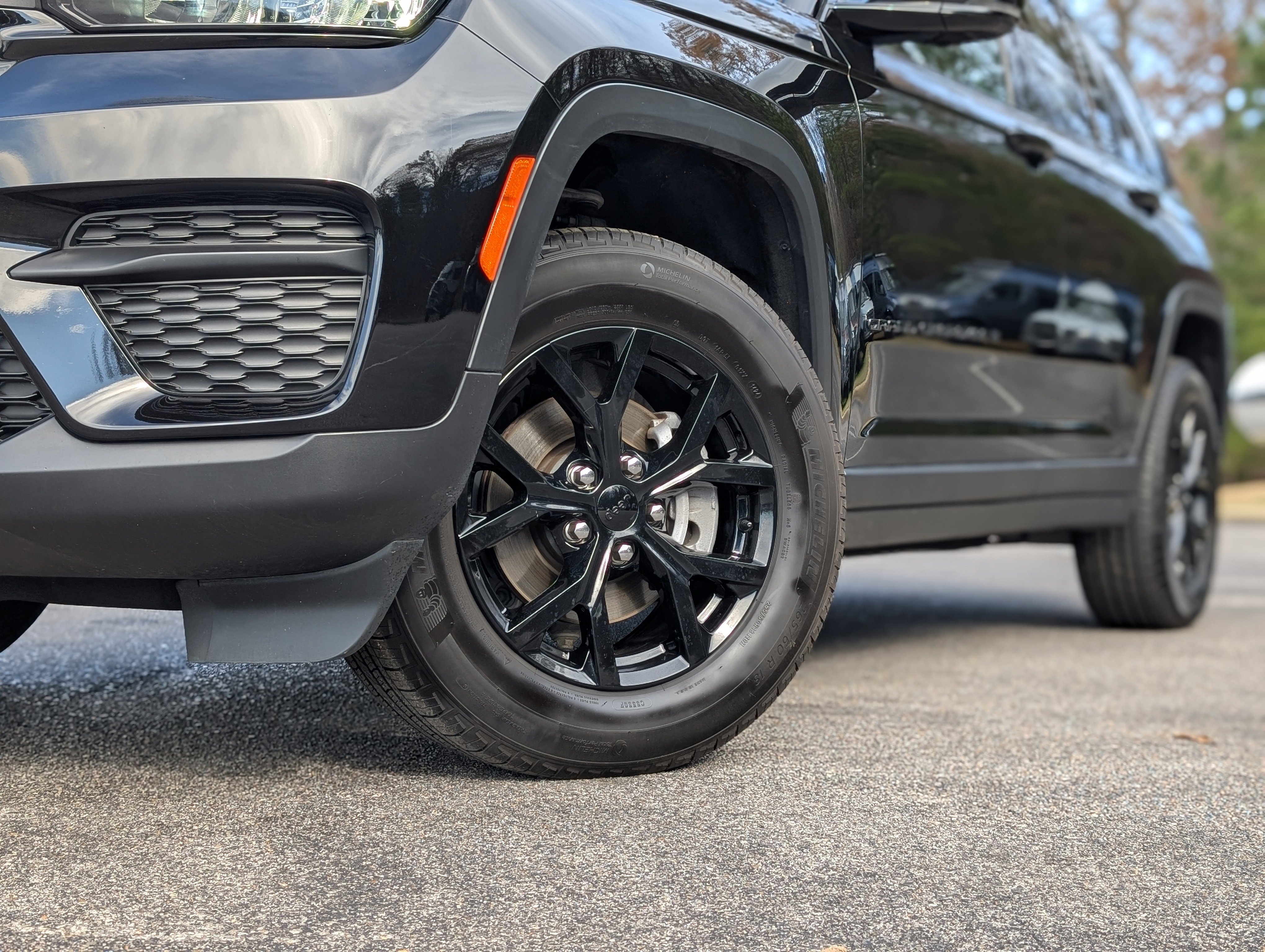 Used 2024 Jeep Grand Cherokee Altitude image 36