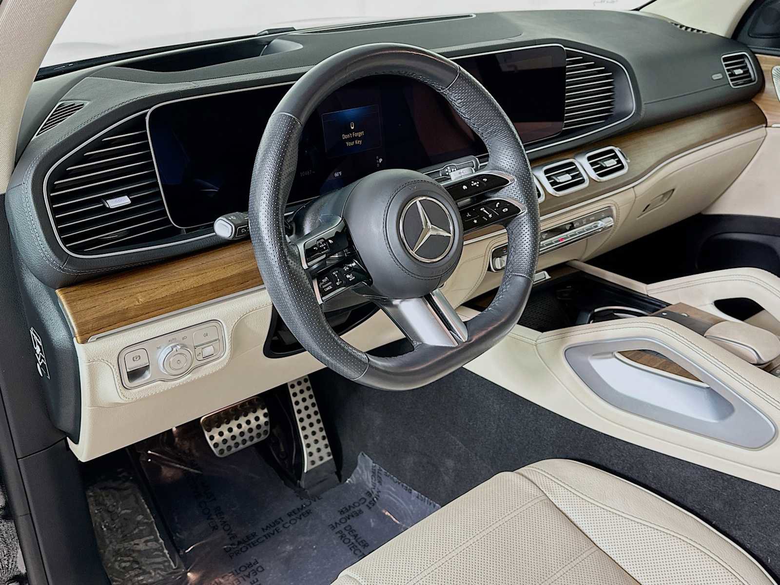 Used 2024 Mercedes-Benz GLS 580 4MATIC image 4