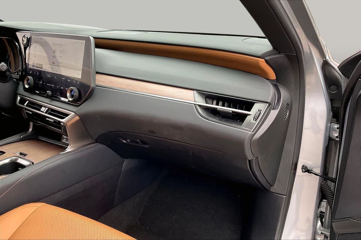 Used 2024 Lexus RX 350 Premium w/ Accessory Package (Z1) FWD image 16