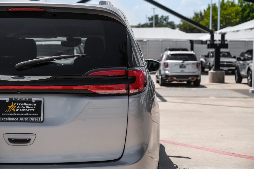 Used 2021 Chrysler Pacifica Touring-L FWD image 52