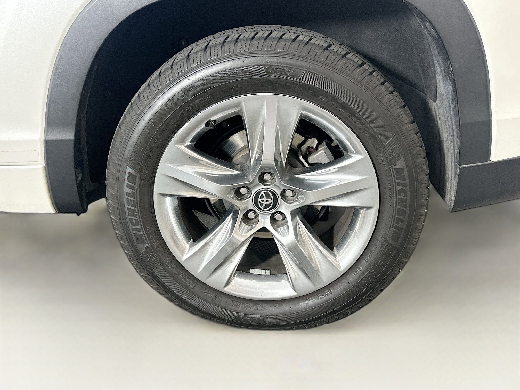 Used 2019 Toyota Highlander Limited FWD image 11