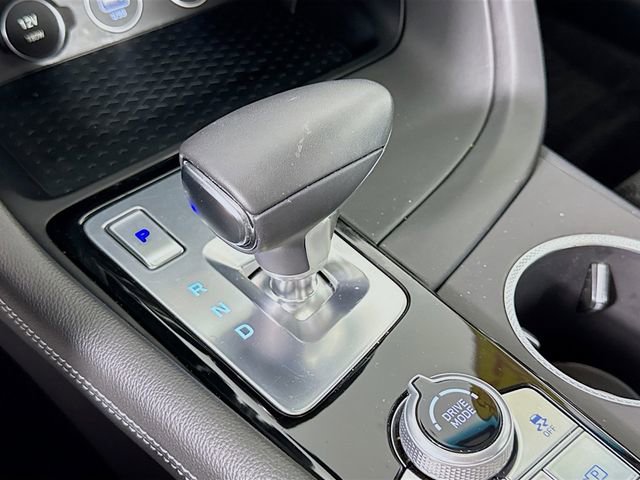 Used 2025 Genesis G70 2.5T image 17