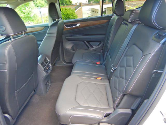Used 2025 Volkswagen Atlas SE AWD/4WD image 13
