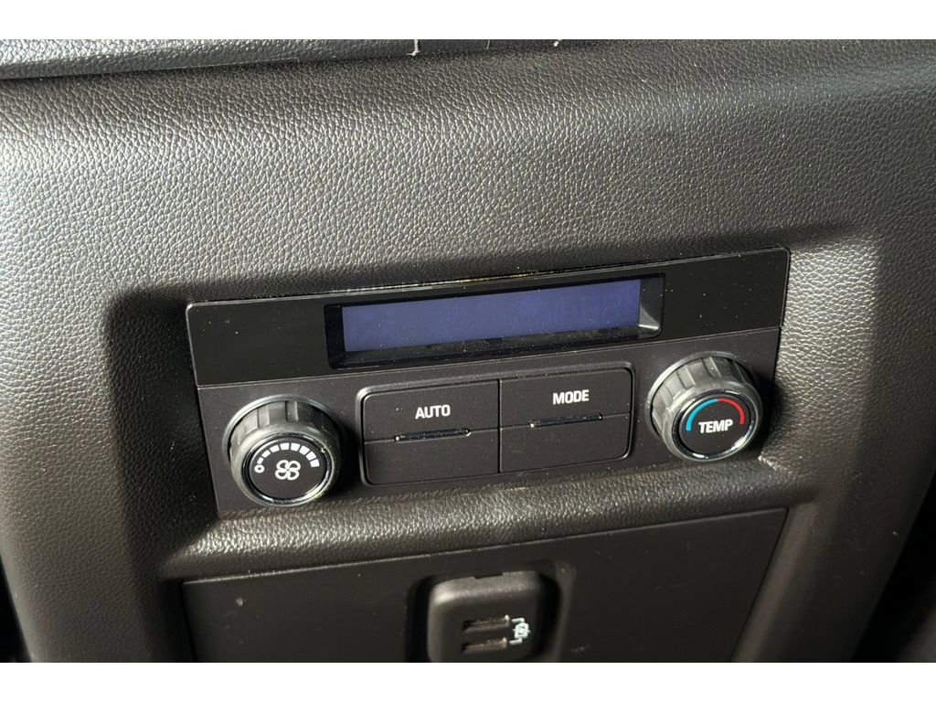 Used 2023 Chevrolet Traverse LT FWD image 14