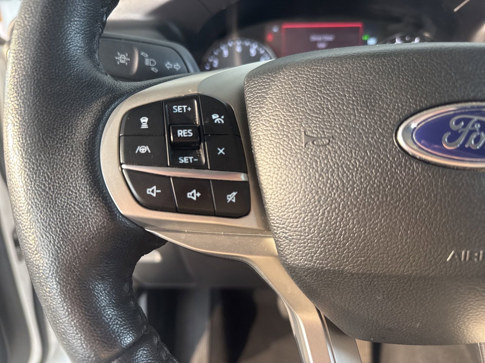 Used 2023 Ford Explorer Limited w/ Equipment Group 301A image 27