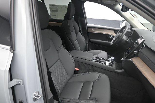 Used 2026 Volvo XC90 B6 Plus w/ Protection Package Premier AWD/4WD image 30