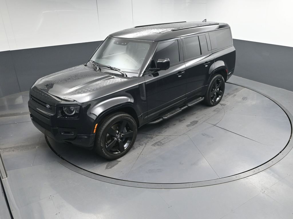 Used 2025 Land Rover Defender 130 X-Dynamic SE AWD/4WD image 31