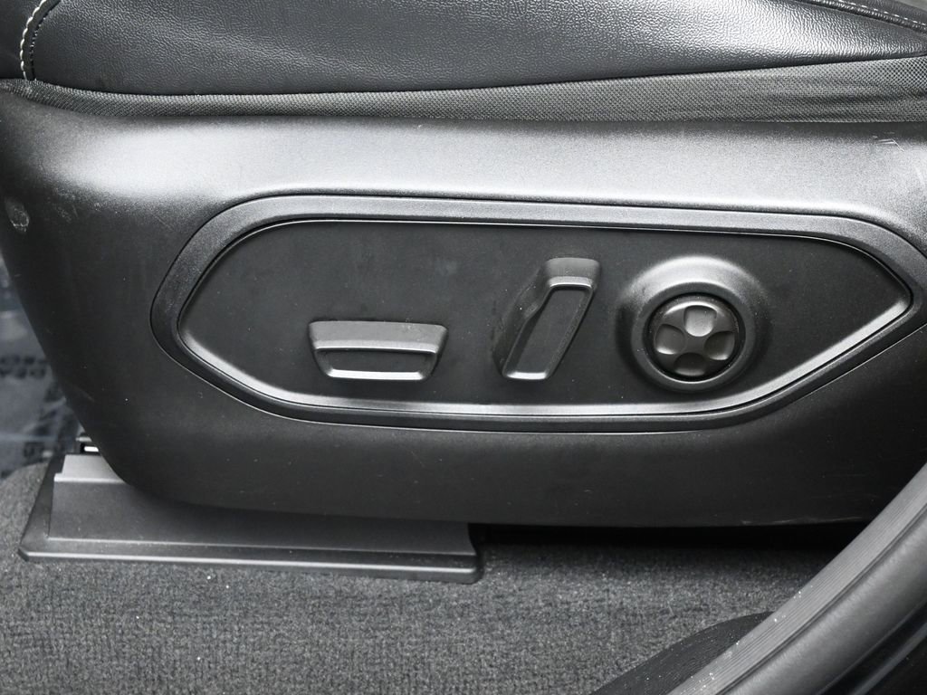 Used 2023 Jeep Grand Cherokee L Laredo image 12