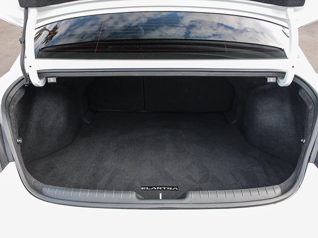 Used 2023 Hyundai Elantra Limited image 29