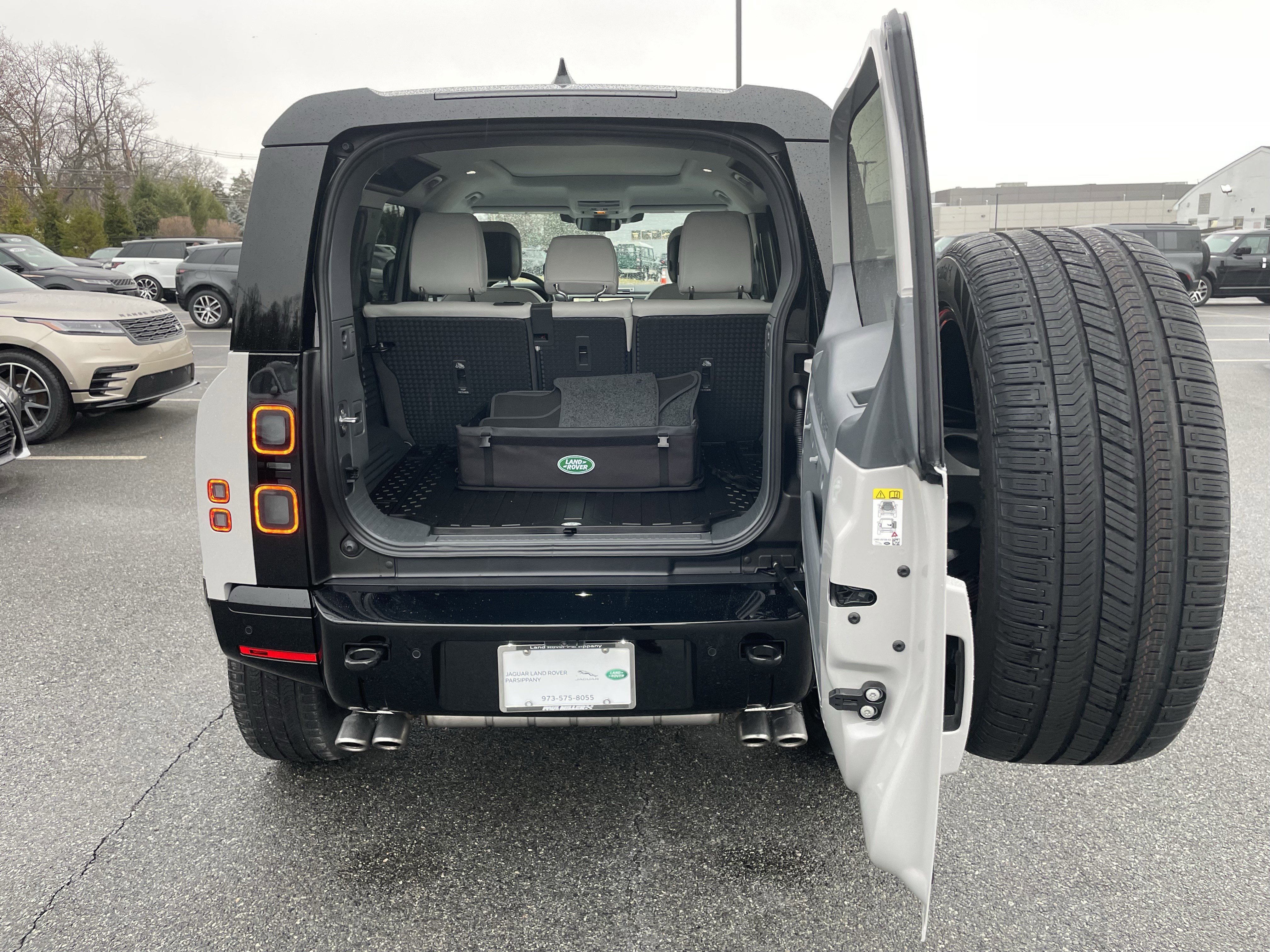 New 2026 Land Rover Defender 110 X-Dynamic SE image 36