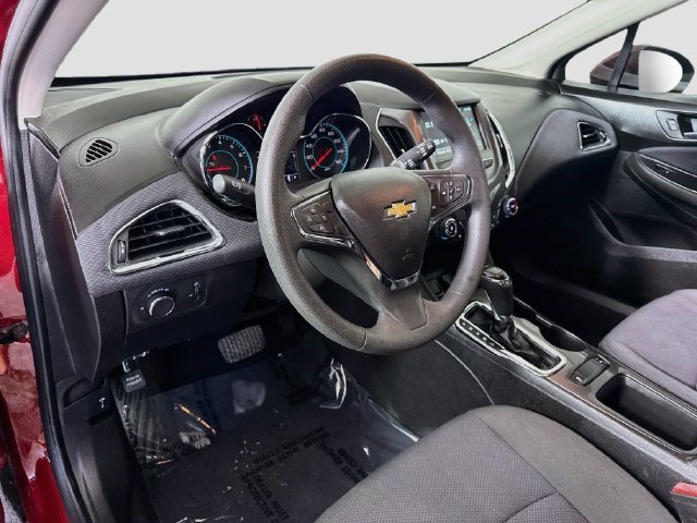 Used 2018 Chevrolet Cruze LT w/ Convenience Package FWD image 22