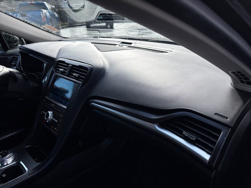 Used 2020 Ford Fusion Titanium image 27