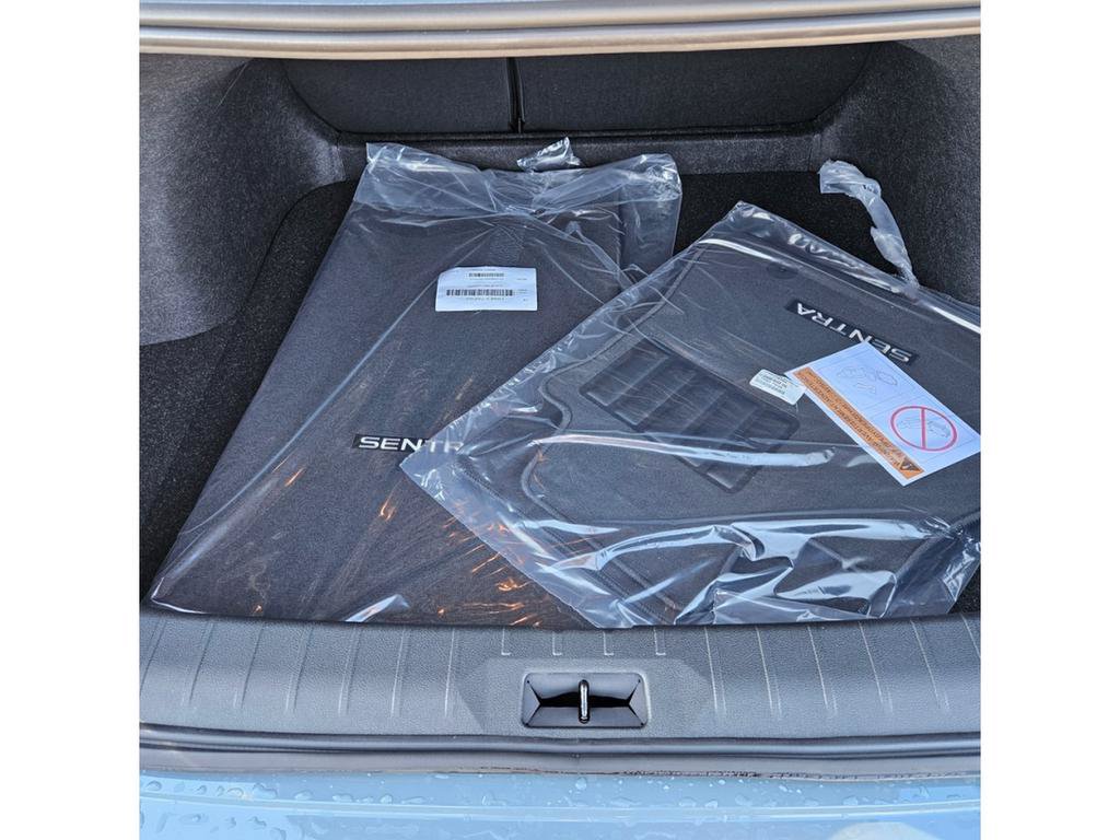 New 2026 Nissan Sentra SR w/ Floor Mat Package FWD image 17