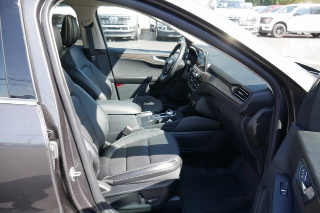 Used 2020 Ford Escape Titanium w/ Titanium Premium Package 2.0 image 28