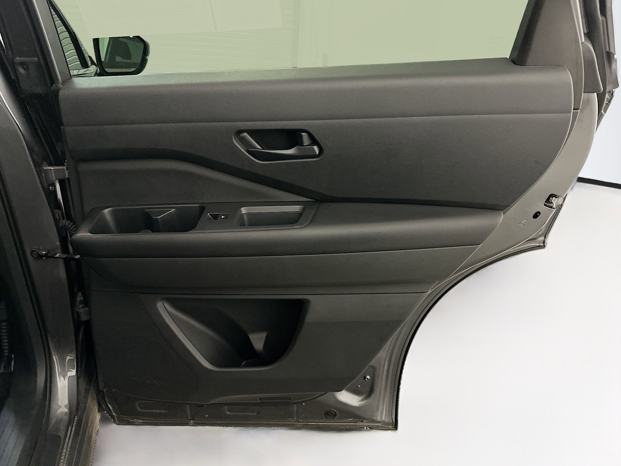 Used 2025 Nissan Pathfinder SV image 32