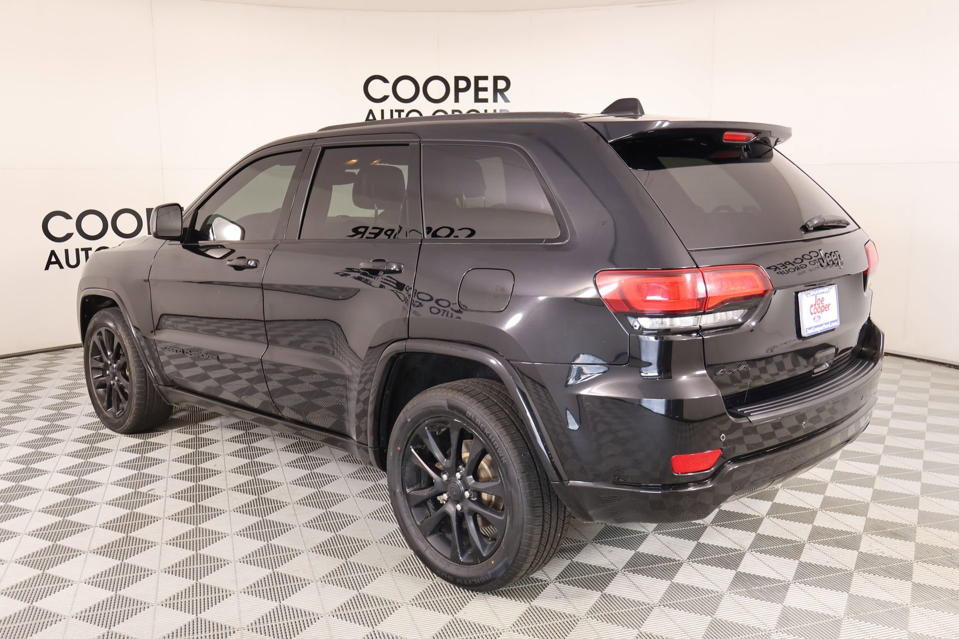 Used 2020 Jeep Grand Cherokee Altitude AWD/4WD image 23