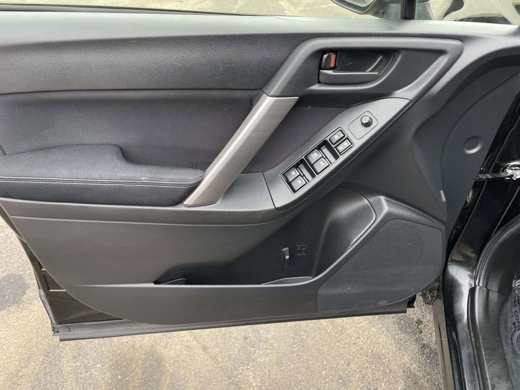 Used 2015 Subaru Forester 2.5i w/ Alloy Wheel Package image 25