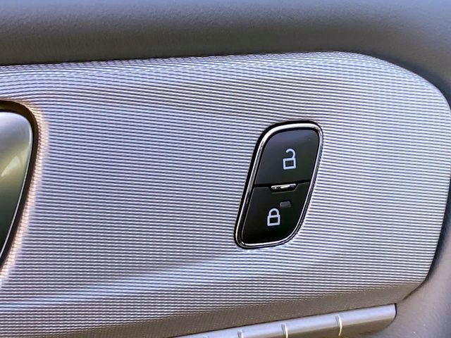 Used 2025 Ford Explorer Active w/ Active Comfort Package image 31