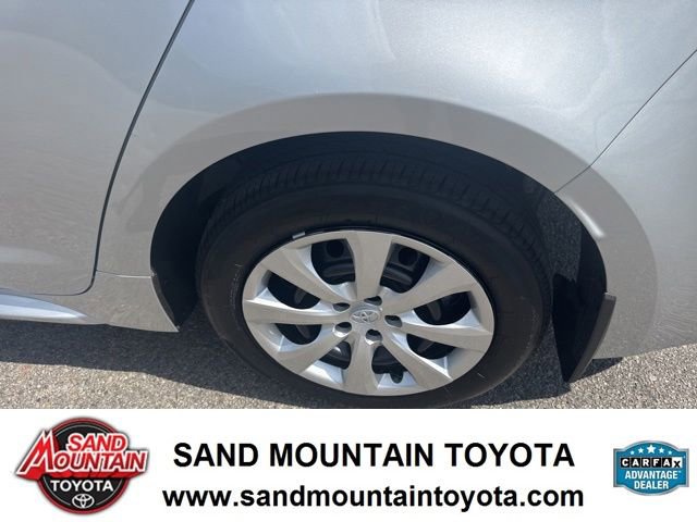 Used 2025 Toyota Corolla LE FWD image 11